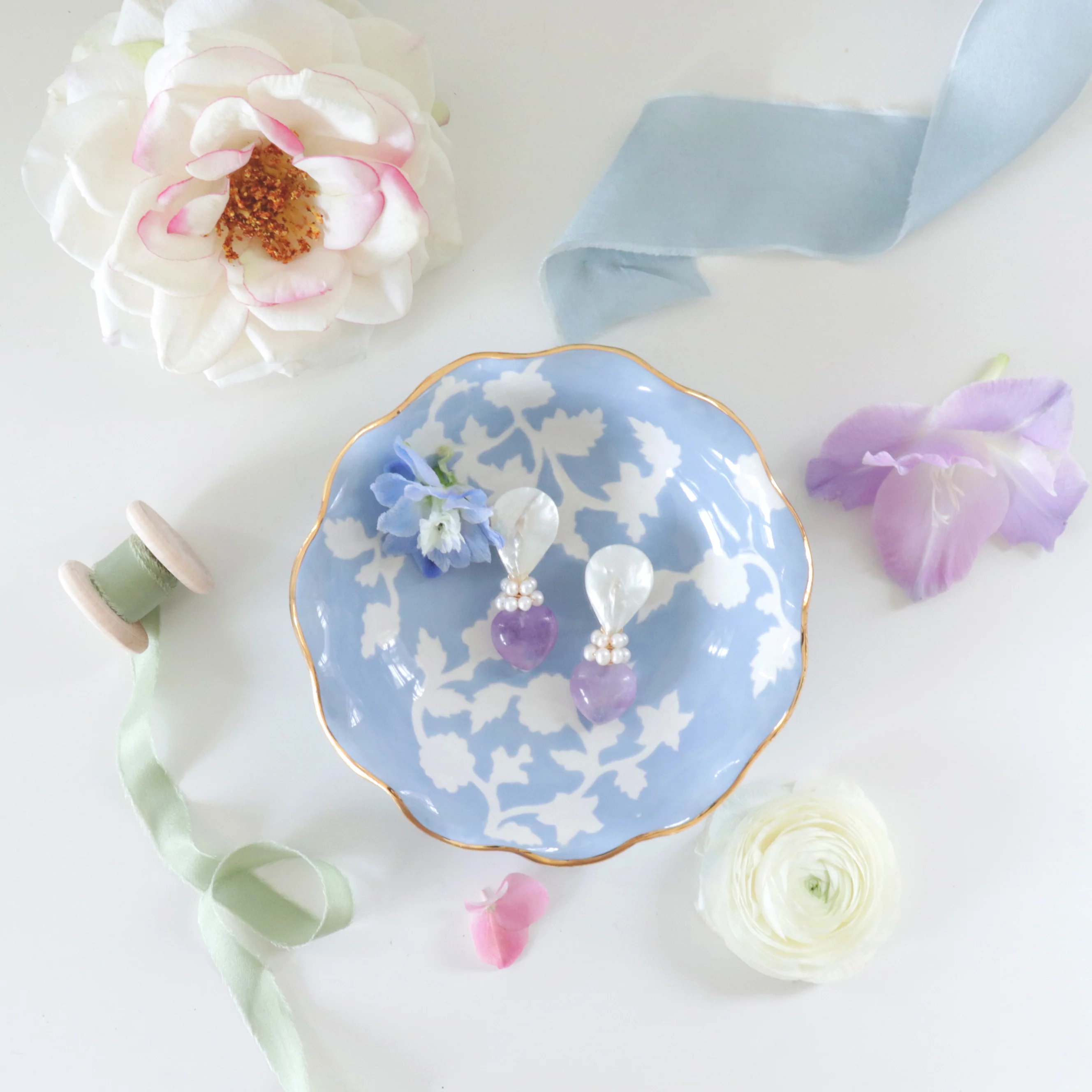 Chinoiserie Dreams Scalloped Bowls with 22K Gold Accent - Image 9