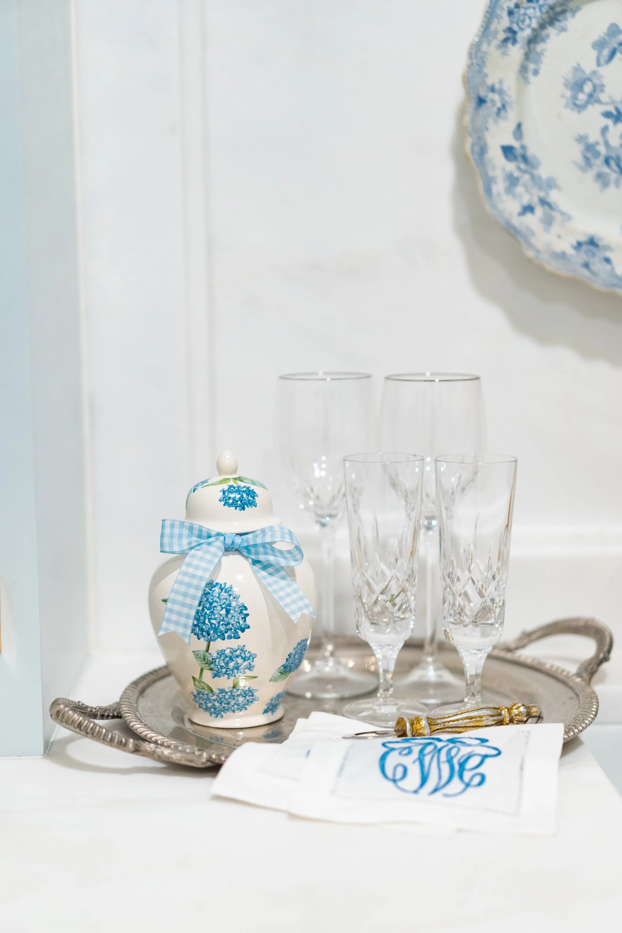 Lo Home x Chapple Chandler Ginger Jars with Hydrangea Accents - Image 18