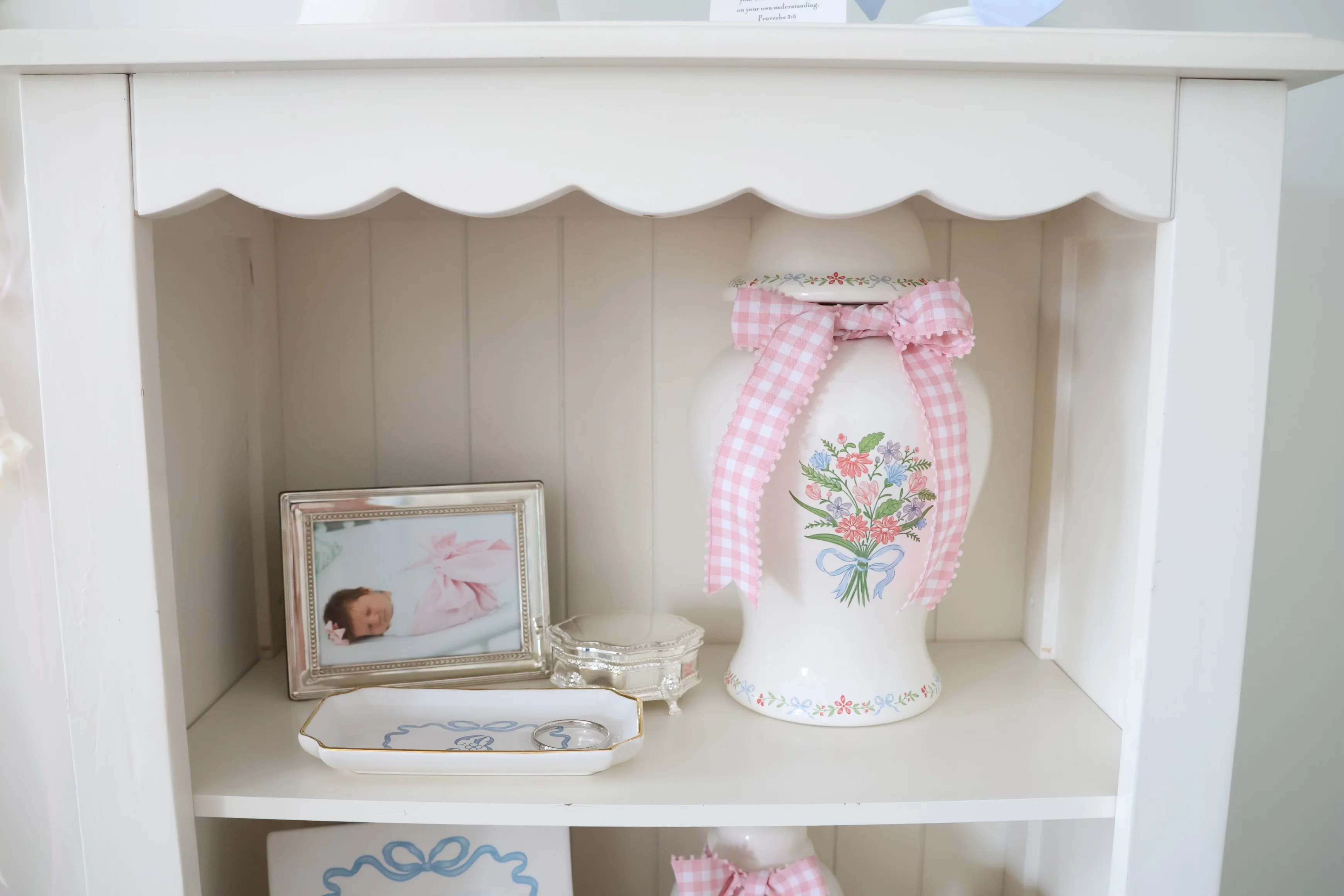 Lo Home x Chapple Chandler Keepsake Trays with Bow, Monogram and 22K Gold Accent - Image 6