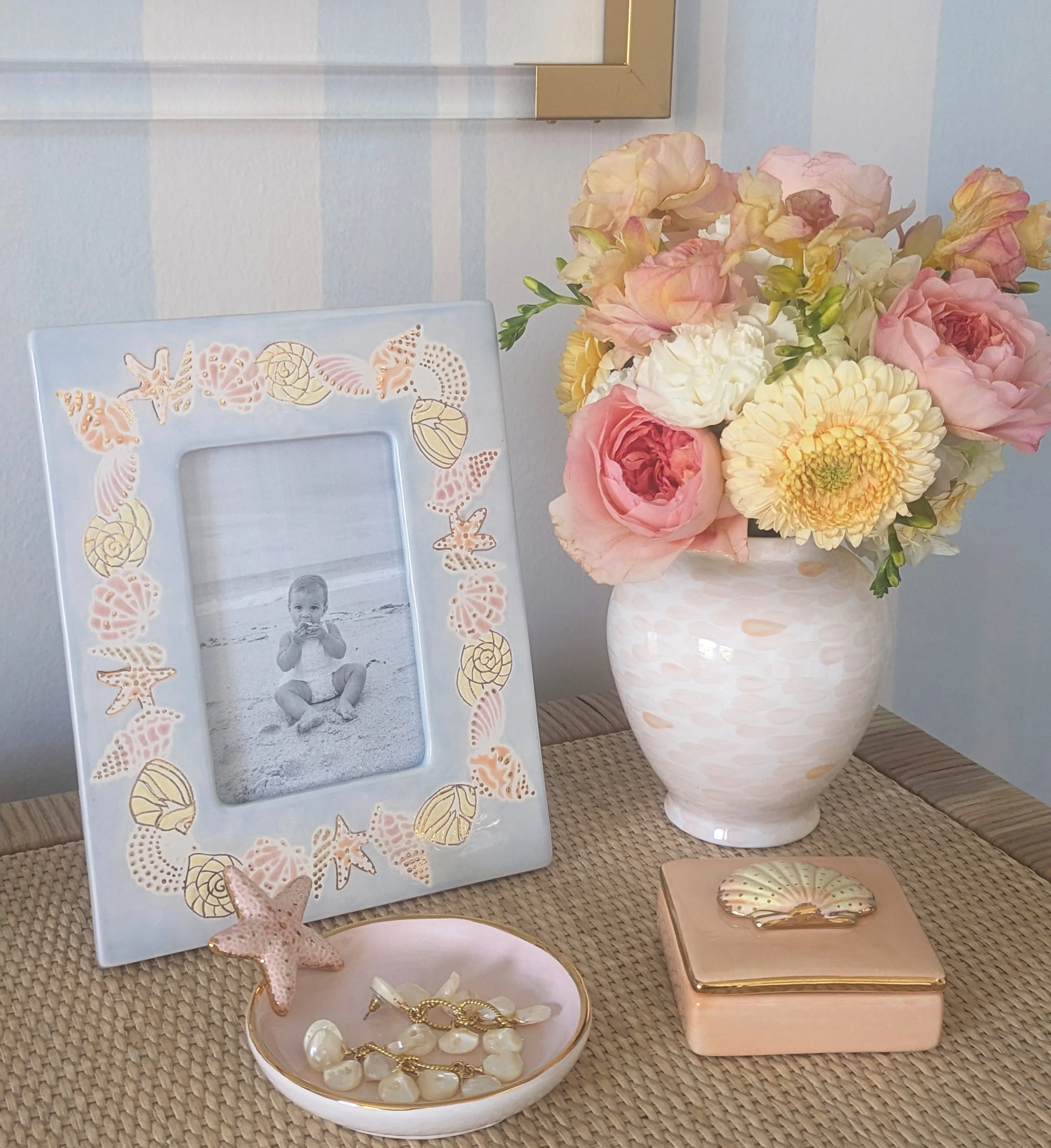 Seashell Photo Frame with 22K Gold Accents - Image 4
